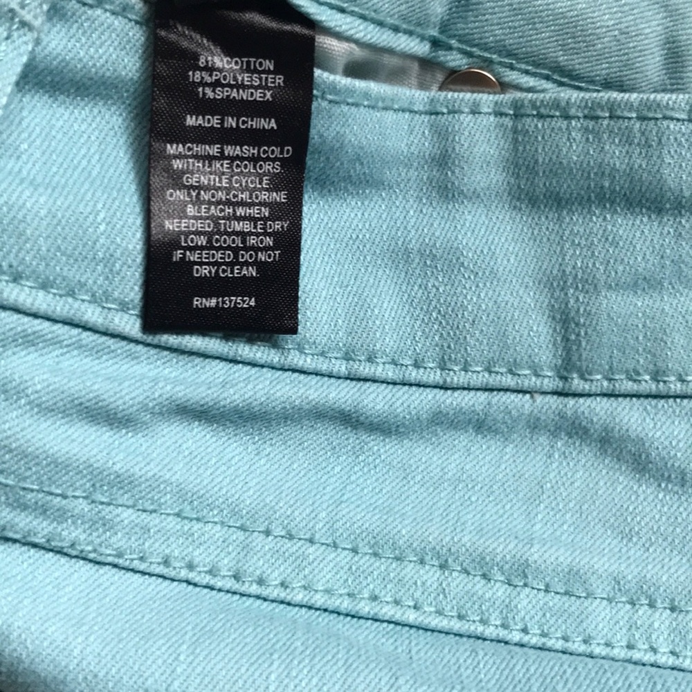 Express Cuff Shorts - Picture 5 of 5